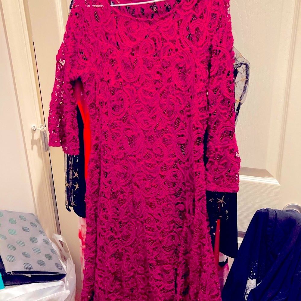 Ladies Burgundy lace dress